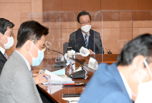 김부겸 국무총리가 13일 세종로 정부서울청사에서 열린 제1차 코로나19 일상회복지원위원회 회의를 주재하고 있다.(사진=국무총리실)