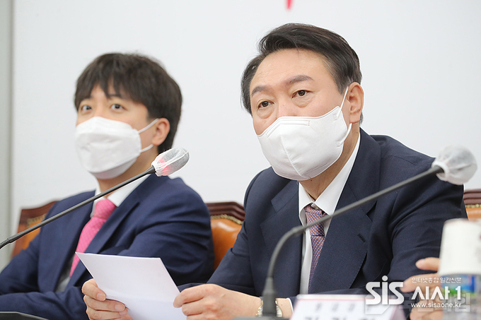 윤석열 국민의힘 대통령 후보가 25일 최고위원회의에서 발언하고 있다. (자료 = 국민의힘)