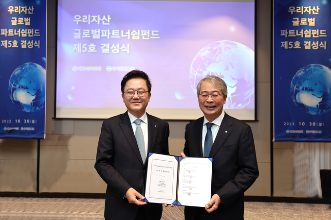 (왼쪽부터) 산업은행 강석훈 회장, 임종룡 우리금융지주 회장이다.(사진=산업은행 제공)