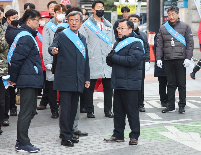 정기환 한국마사회장이 장외발매소 특별점검을 하고 있다.(사진=한국마사회 제공