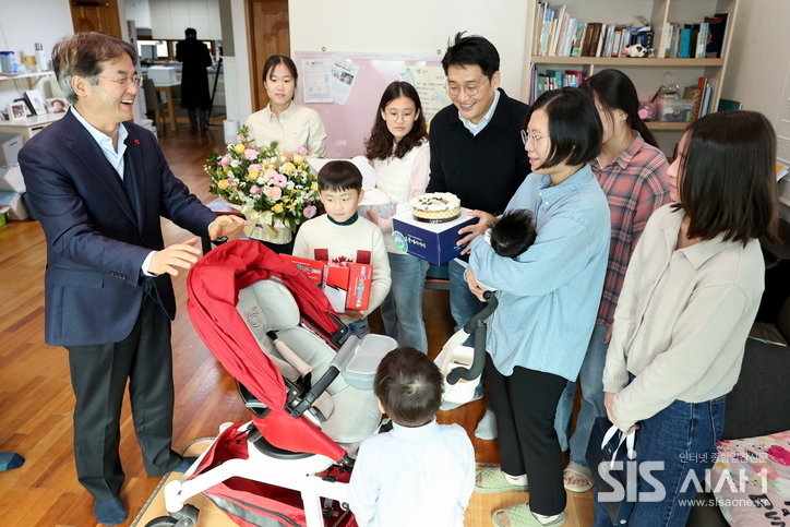 고양특례시는 저출생에 대한 사회적 책임을 강화해 함께 키우고, 함께 돌보는 양육친화도시를 조성한다. / 고양시