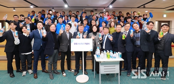 동아오츠카는 작년 한해동안 포카리스웨트와 라인바싸 무라벨 출시, 나랑드사이다와 오란씨 페트 경량화, THE 마신다 캔 물 제품 출시 등 환경보호 노력을 실천했다 (자료 = 동아오츠카)
