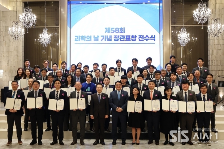 이기쁨 hy 책임연구원이 눈 건강 특허 프로바이오틱스 ‘HY7302’로 과학기술정보통신부 장관상을 수상했다. (자료 = hy)