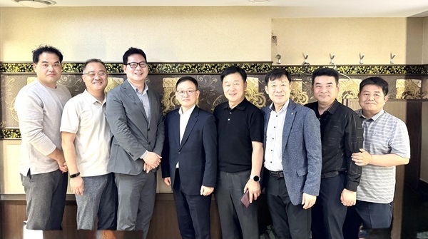 20일 한국노동이사회 정기총회 참석자((좌측에서 3번째 김종배 회장, 4번째 우상임 수석부회장, 7번째 이귀석 사무총장)