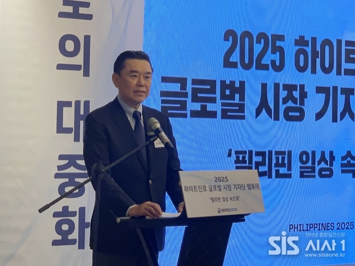 필리핀 마닐라 기자 간담회에서 하이트진로 김인규 대표이사가 발표하고 있다 (자료 = 하이트진로)