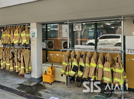 방화복 건조 현장. (자료 = 울산남구지역자활센터 태화강클리닝 사업단)