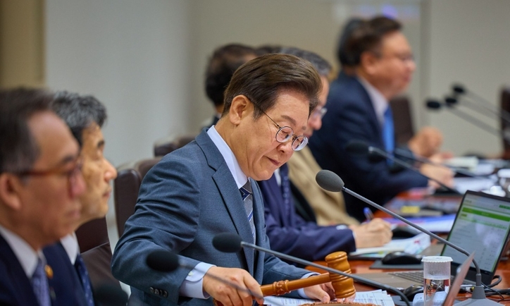 이재명 대통령이 제27회 국무회의를 주재하고 있다. / 대통령실