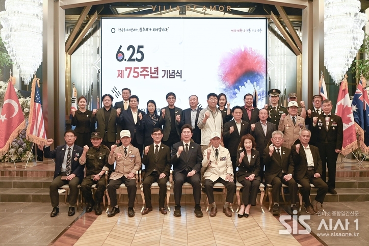 6.25전쟁 영웅들과 기념찰영 (자료=복지정책과)