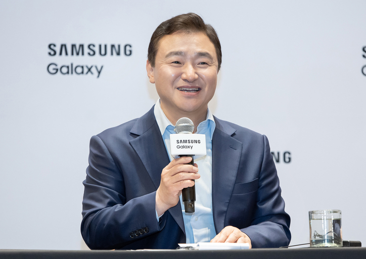 9일(현지시간) 미국 뉴욕에서 삼성전자 DX부문장 직무대행 노태문 사장이 ‘삼성 갤럭시 언팩 2025’ 행사 직후 국내 기자간담회를 진행하고 있다. / 삼성전자