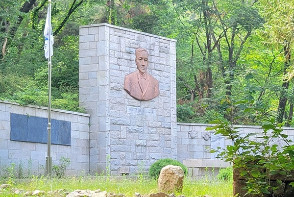 이준 열사 묘역