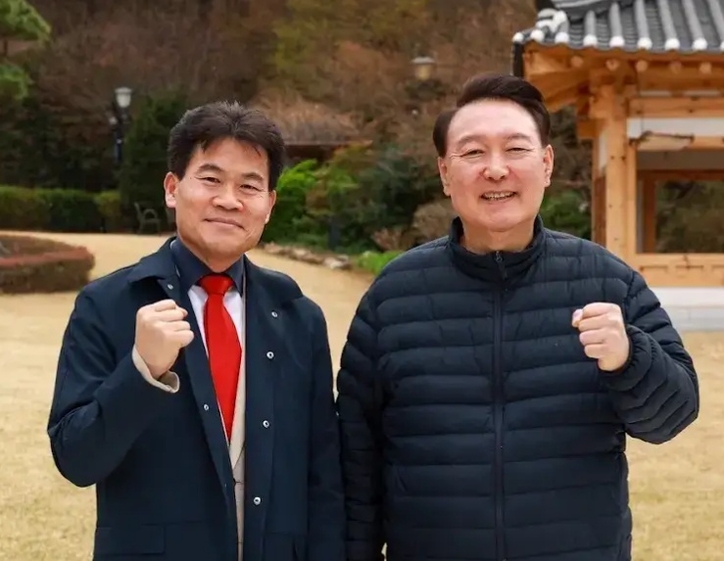 전한길 한국사 강사와 윤석열 전 대통령. / 전한길 강사 유튜브 