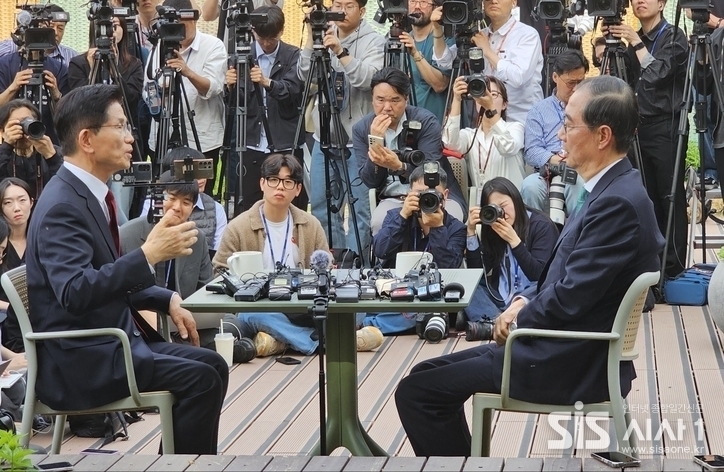 지난 대선 당시 김문수 국민의힘 대선 후보와 한덕수 전 국무총리가 대화하는 모습이다. / 윤여진 기자