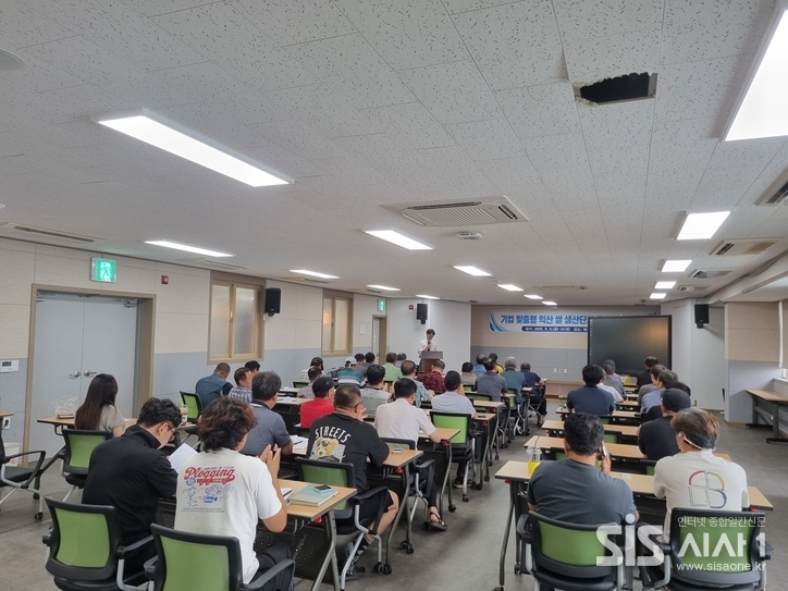 익산시 북부청사에서 진행된 '고품질 쌀 원료곡 선별 회의'(사진=익산시 제공)