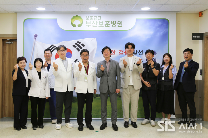 굿피플은 부산보훈병원과 열악한 환경에 놓인 국가보훈대상자를 지원하기 위한 업무협약을 체결했다. 사진 왼쪽 다섯 번째부터 부산보훈병원 이정주 병원장, 굿피플 부산울산경남지부 윤성호 운영위원장 (자료 = 굿피플)