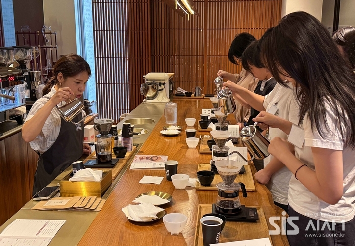 가족돌봄청년 대상 ‘바리스타 직무체험’ 교육 현장 (자료 = 남양유업)