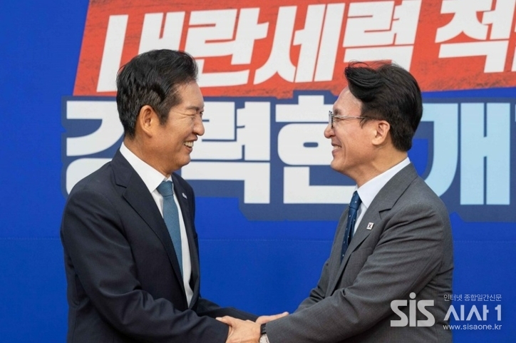 정청래 민주당 대표와 김민석 국무총리. / 민주당