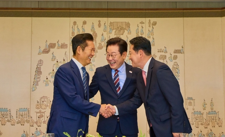 이재명 대통령과 여야 대표가 8일 오전 대통령실에서 오찬 회동을 진행했다. / 대통령실 