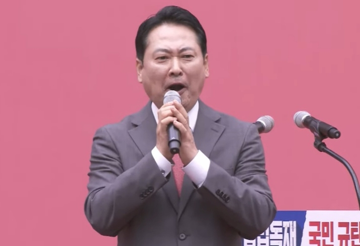 장동혁 국민의힘 당대표가 28일 서울 장외집회에서 발언하고 있다. / 국민의힘TV 유튜브 갈무리