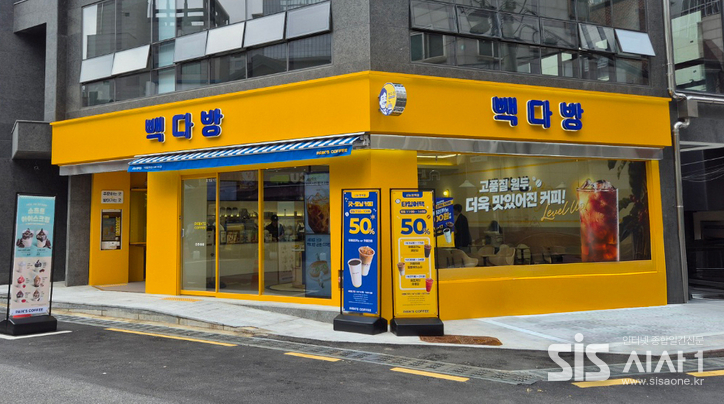 더본코리아 ‘핵심상권 창업지원’ 1호점 빽다방 신논현역점 (자료 = 더본코리아)