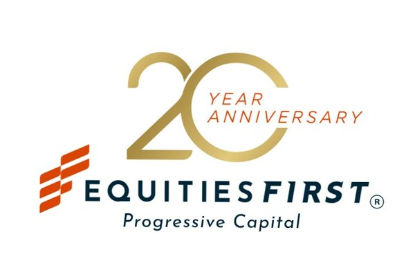 글로벌 자산 기반 파이낸싱 기업인 EquitiesFirst는 진보적 자본의 선두주자로서 20주년을 축하하는 자리를 가졌다. 최근 당사는 20주년 로고를 공개했는데, 이는 당사의 리더십과 지난 20년간 파트너들을 뒷받침해온 첨단 솔루션을 압축한 것이다.