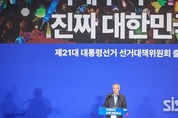 尹 출당에 미지근한 김문수…윤여준 “기만 아닌가”