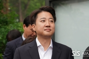 이준석 현수막에 불붙인 10대…이준석 “최대한 선처해달라”