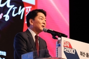 안철수 “보수정당 대선후보 욕보이는 전한길”