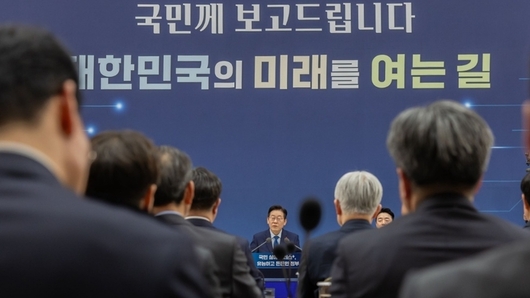 ‘투명 행정’ 쏘아올린 대통령 생중계 업무보고