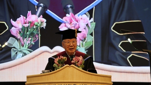 이중근, 저출산에 ‘기업 해법’ 제시…출산 1억·나눔 1조2000억