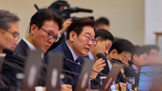 李대통령 “유류 가격 담합은 중대범죄”