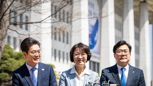 與 수도권 후보 ‘원팀’ 출격…서울·경기·인천 공동전선 구축