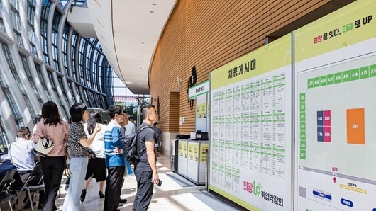 ‘쉬었음’ 청년 21만명 돌파…첫 취업도 더 늦어졌다