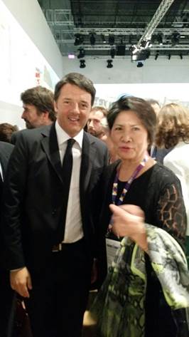 1일 밀라노 엑스포 문화유적 보호 컨퍼런스에서 마테오 렌치 이탈리아 총리, 도영심 스텝재단 이사장이 기념사진을 촬영했다.