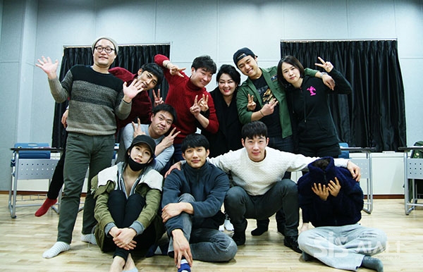 배우 김진환, 양혜림, 김주황, 윤현경, 김버티, 이호균, 양권석, 김지훈, 김준희, 한호성, 이휘웅, 오세창이 출연