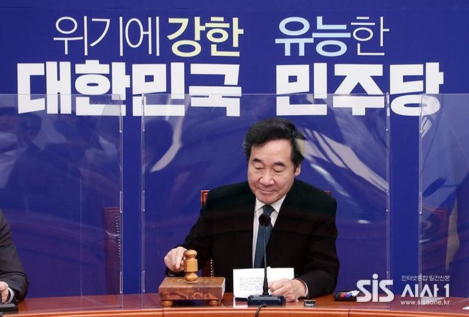 이낙연 더불어민주당 대표가 26일 국회에서 열린 최고위원회의에 참석한 모습이다.(출처 = 더불어민주당)