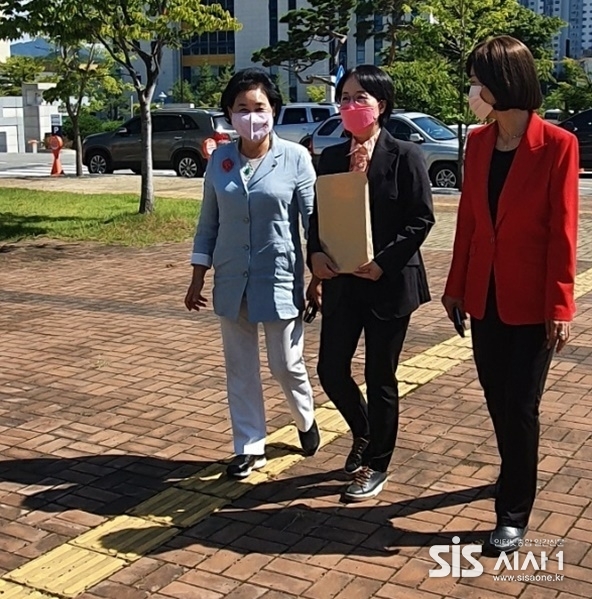 왼쪽부터 김필례 고양을 위원장, 김현아 고양정 위원장, 권순영 고양갑 위원장이 14일 경기북부경찰청을 방문한 모습이다. (출처 = 국민의힘 경기도당)