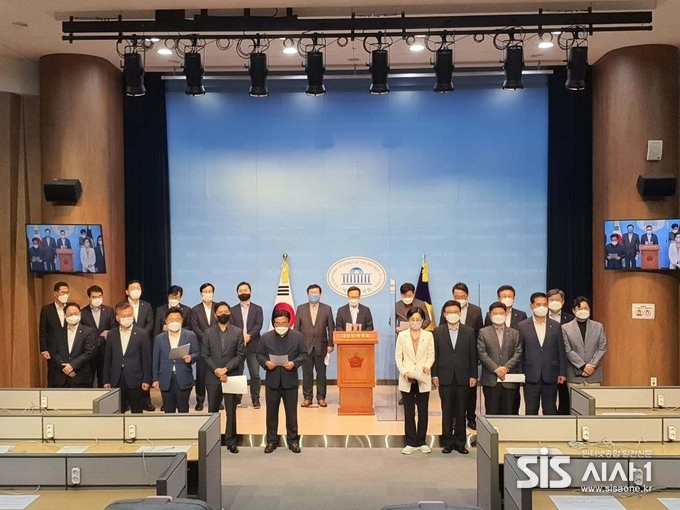 더불어민주당 내 이낙연 캠프 의원 일동이 13일 당무위 개최를 세 시간여 앞두고 입장문을 발표했다. (출처 = 홍영표 의원 페이스북)